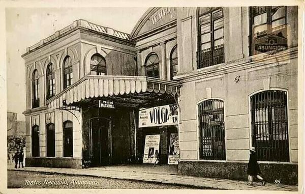 El edificio de actual Teatro Municipal "Ignacio A. Pane" cuando era "Teatro Nacional". Cortesía