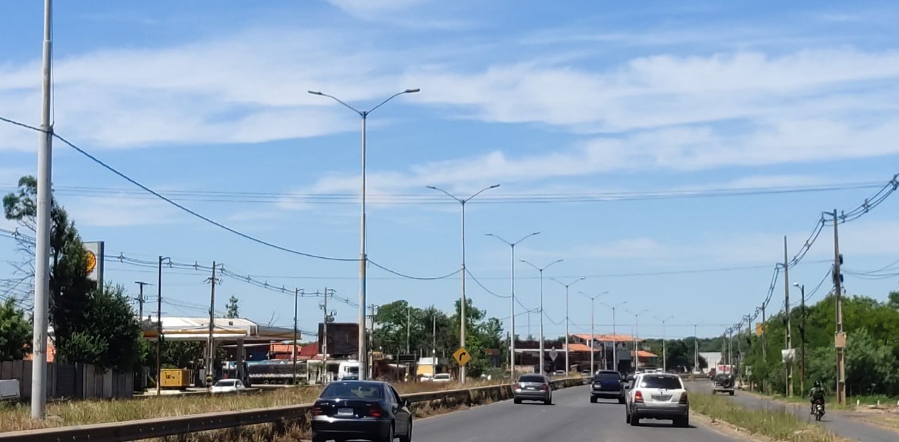 Cableado aéreo sobre la ruta PY03 en la zona de Limpio. Foto: MOPC