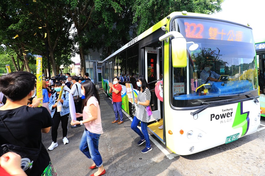 Por medio de plan piloto esperan masificar el uso de buses eléctricos en el país. Foto: MOPC