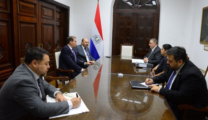 Autoridades nacionales y Aduanas reunidos en la Cancillería. Foto: Gentileza