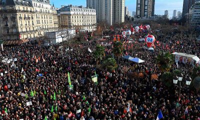 Manifestantes franceses se reúnen en la plaza Place d'Italie para una manifestación, este martes 31 de enero. Foto: AFP