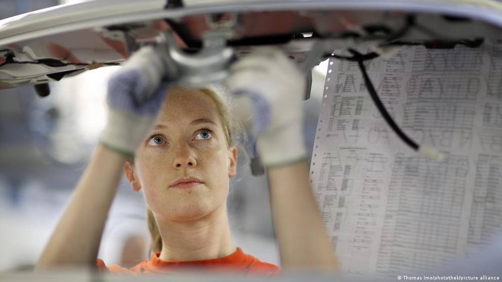 Empleo en la industria automotriz. Foto: DW