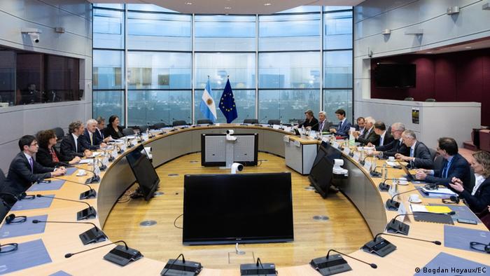 Encuentro en la Comisión Europea entre el canciller de Argentina, Santiago Cafiero, y el equipo del Alto Representante para la Política Exterior de la UE, Josep Borrell, Bruselas. Foto: DW