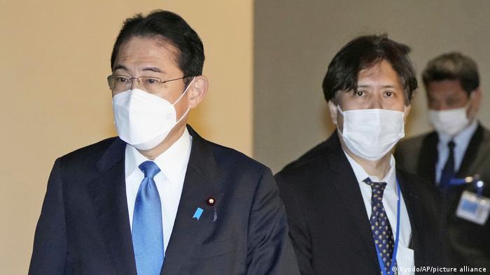 El primer ministro japonés Fumio Kishida (izquierda) y Masayoshi Arai en Tokio. Foto: DW