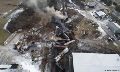 Imágenes captadas por un dron muestran el descarrilamiento de un tren de mercancías en East Palestine, Ohio, Estados Unidos. Foto: DW.