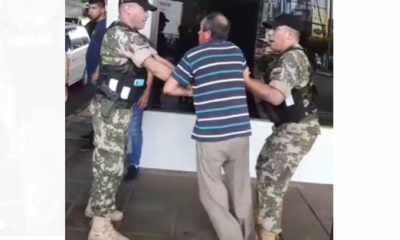 Los militares procedieron con un violento actuar. Foto: Captura