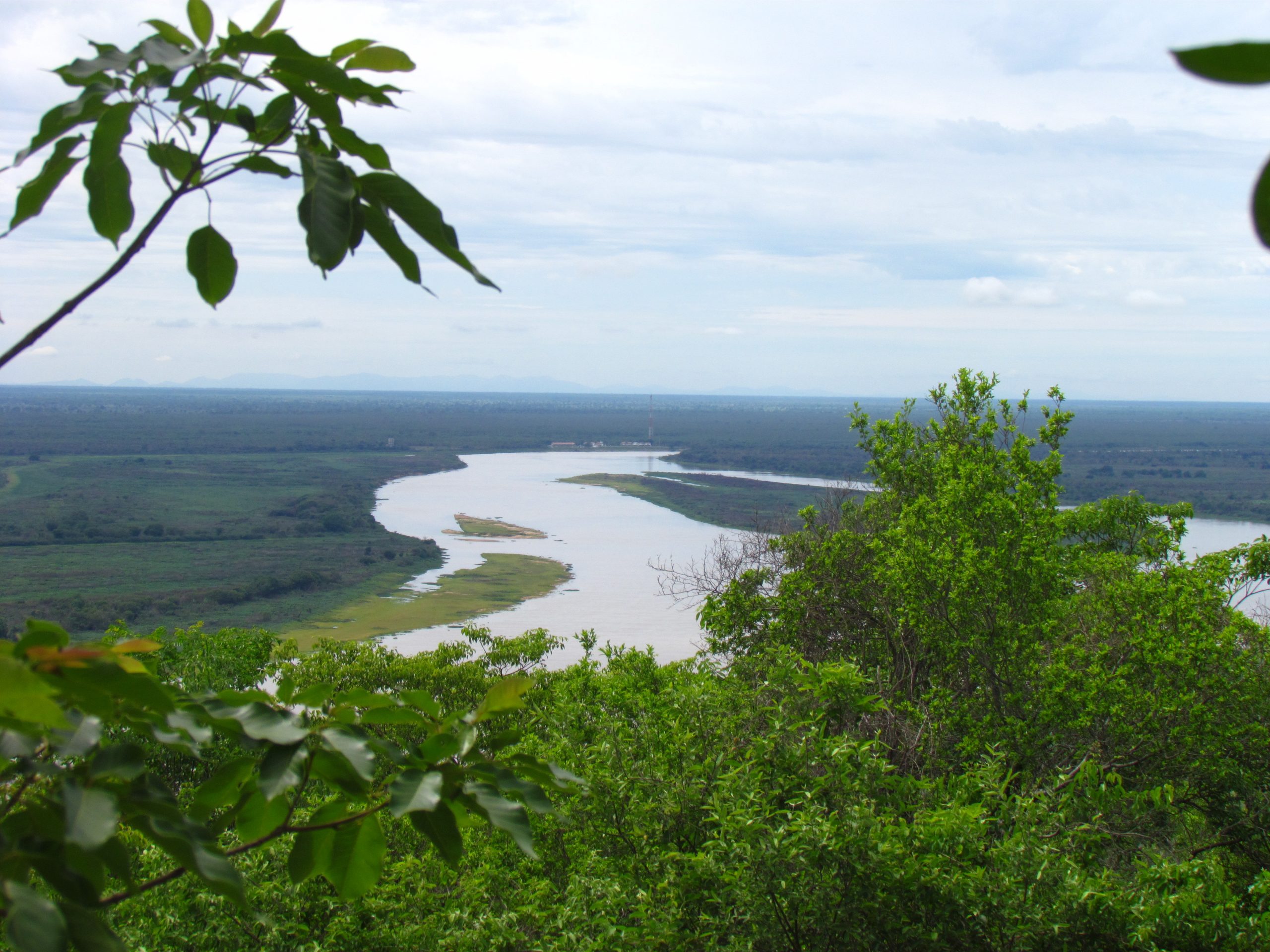 Vista del río Paraguay desde el Cerro Tres Hermanas, en Fuerte Olimpo. Foto de Rebeca Irala