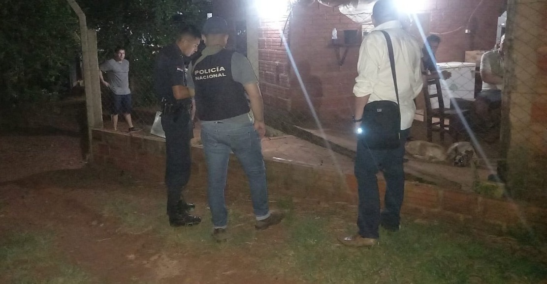 Autoridades se constituyeron en la vivienda de la víctima. Foto: Ñanduti