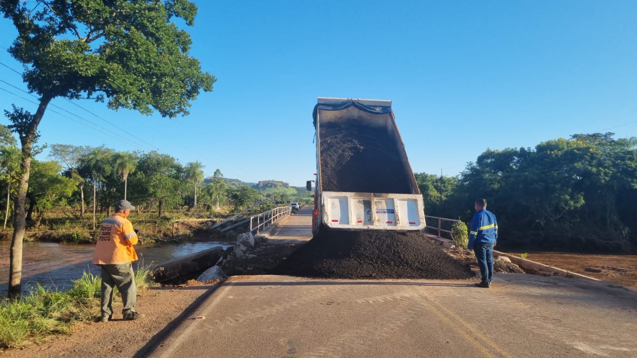 Trabajos de reparación del puente sobre el río Aquidabán. Foto: MOPC