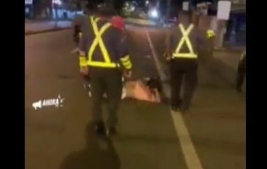 Golpiza a un hombre en la vía pública. Foto: Captura de video