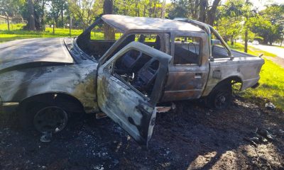 Una de las camionetas utilizadas por los malvivientes fue totalmente incinerada. Foto: Oscar Florentín