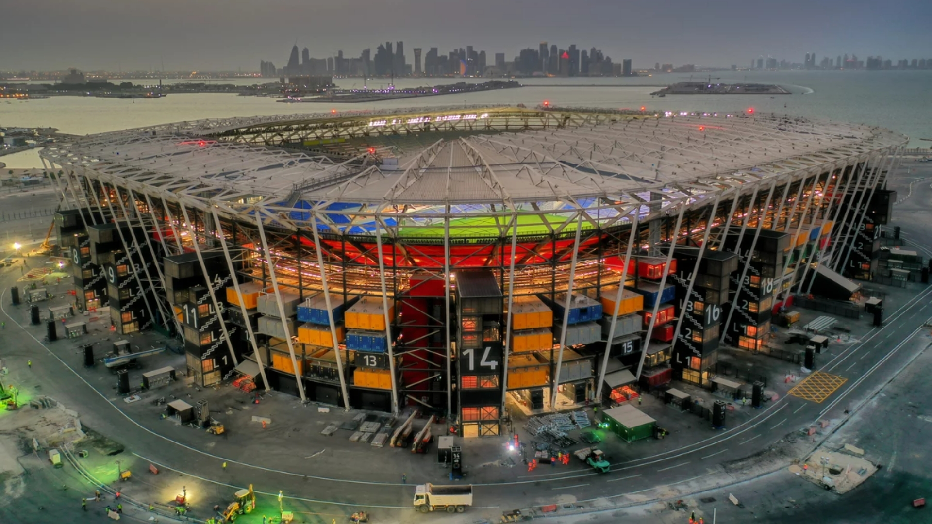 El estadio hecho de 974 contenedores será desmantelado. Foto: Gentileza.