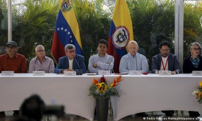 Representantes del ELN y del Gobierno colombiano durante la primera ronda de negociaciones en Caracas. Foto: DW