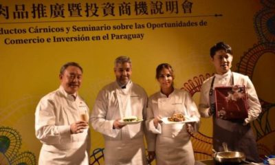 El presidente y la primera dama acompañaron la preparación de platos con carne porcina paraguaya que se degustó en Taiwán. Foto Gentileza