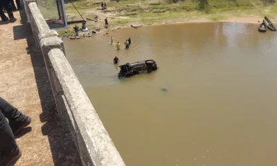 El vehículo cayó al río. Foto: Gentileza