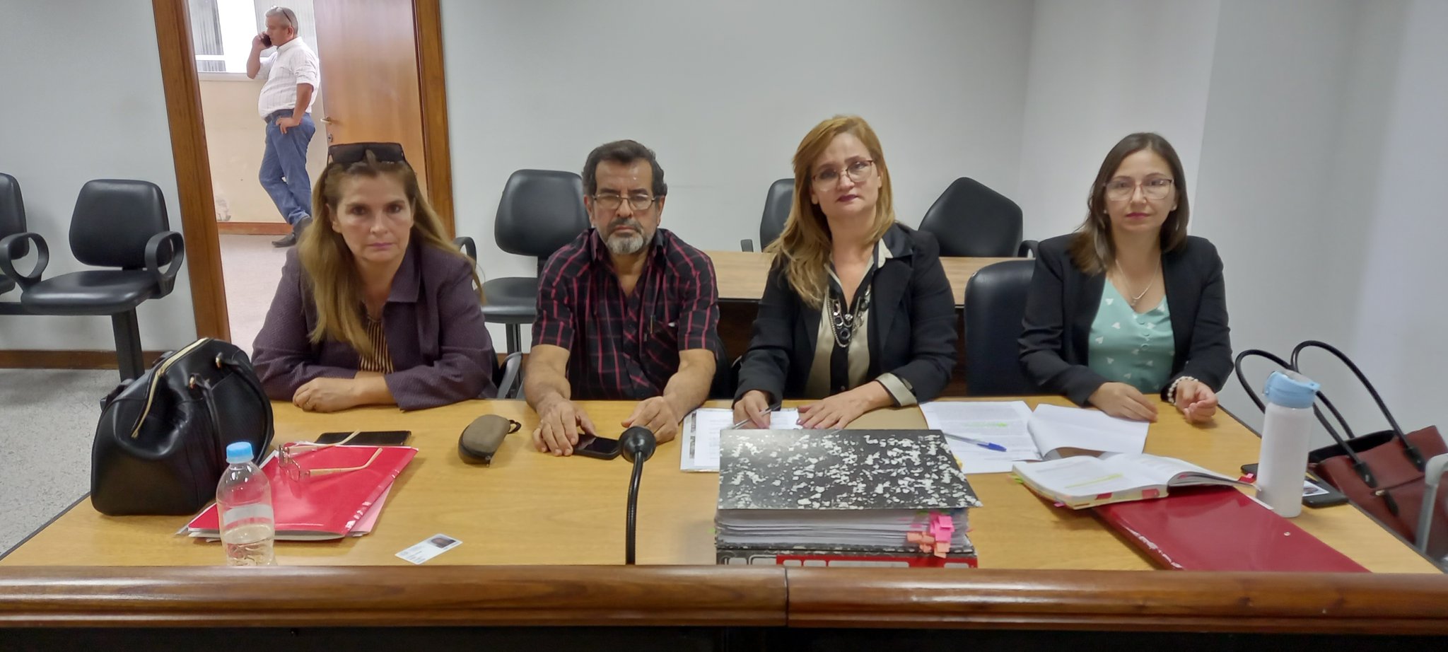 Rubén Figueredo, junto con sus defensores. (@@rosavacchettapy)