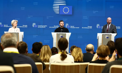 Ursula von der Leyen, Volodimir Zelenski y Charles Michel, este jueves en Bruselas. Foto: El País.