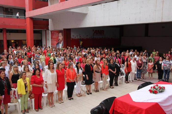 Mujeres coloradas. Foto: Gentileza