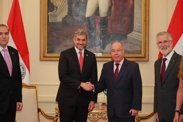 Mario Abdo Benítez junto a Mauro Vieira. Foto: Gentileza.