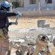Un inspector de la ONU toma pruebas tras un ataque con gas lanzado por tropas del régimen de Bachar al Asad contra la población de Ain Terma. Imagen del 13 de agosto de 2023. Foto: DW