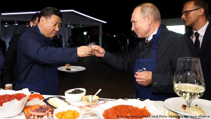 El presidente chino Xi Jinping junto a su homólogo ruso, Vladimir Putin. Foto: DW