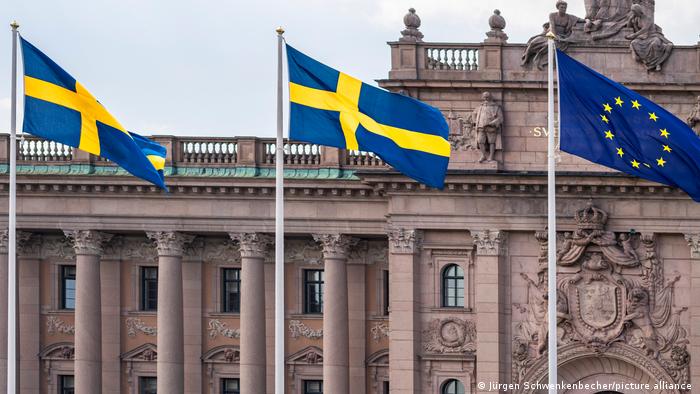 Banderas de Suecia y la Unón Europea. Foto: DW