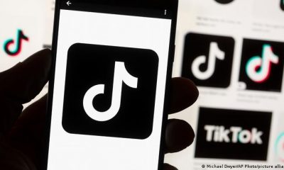 La aplicación TikTok pronto dejará de estar permitida en muchos móviles oficiales. Foto: DW