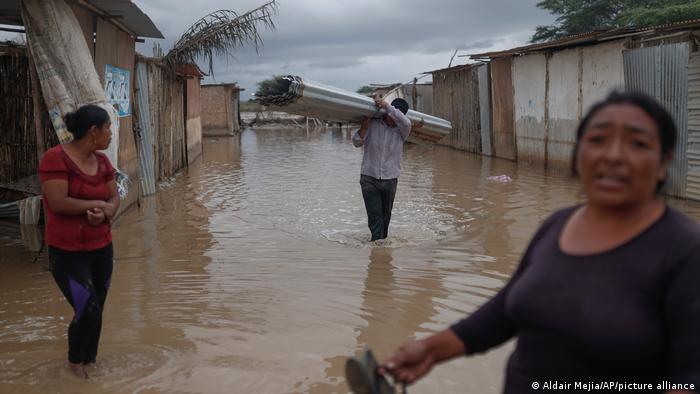 Las lluvias que azotan a Perú dejan miles de damnificados en todo Perú. Foto: DW.