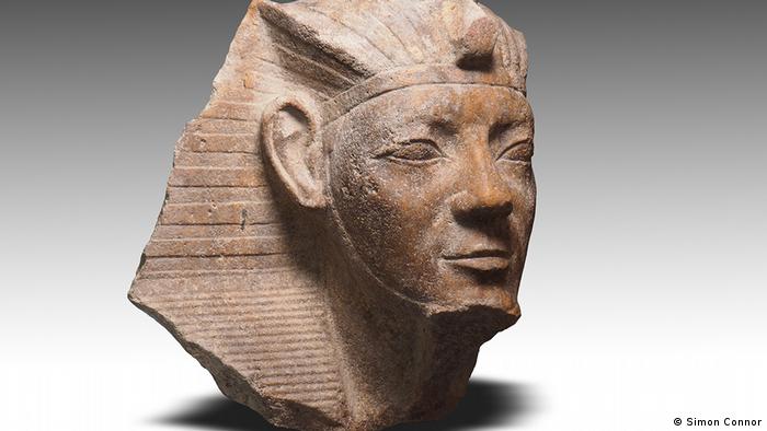 La imagen muestra la cabeza de una esfinge dedicada al faraón Ramsés II. Foto: DW.