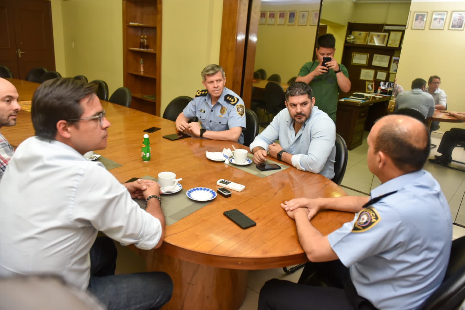 Autoridades de la Municipalidad capitalina debatieron sobre la seguridad en Asunción. Foto: Municipalidad de Asunción