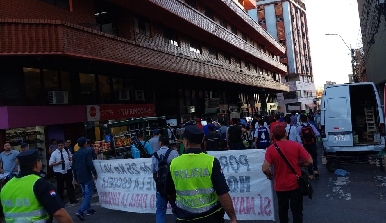 Los pobladores se manifestaron desde tempranas horas. Foto: Tránsito Asunción