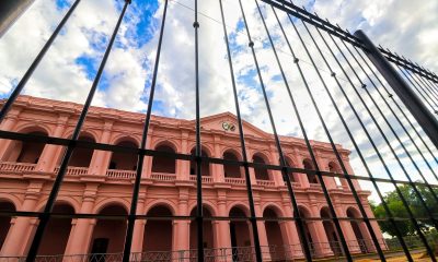 La plaza Juan de Salazar, frente al Cabildo ya está "tras las rejas". Foto: Jorge Lombardo.