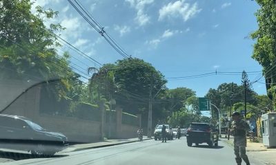 La comitiva paralizó el tránsito sobre la avenida España. Foto: Captura