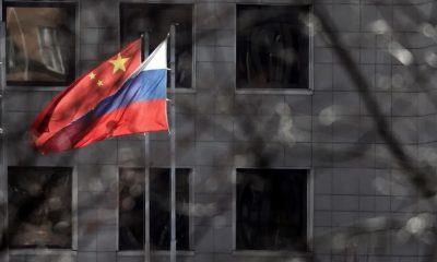 Las banderas de Rusia y China, hoy en Moscú. Foto: El País