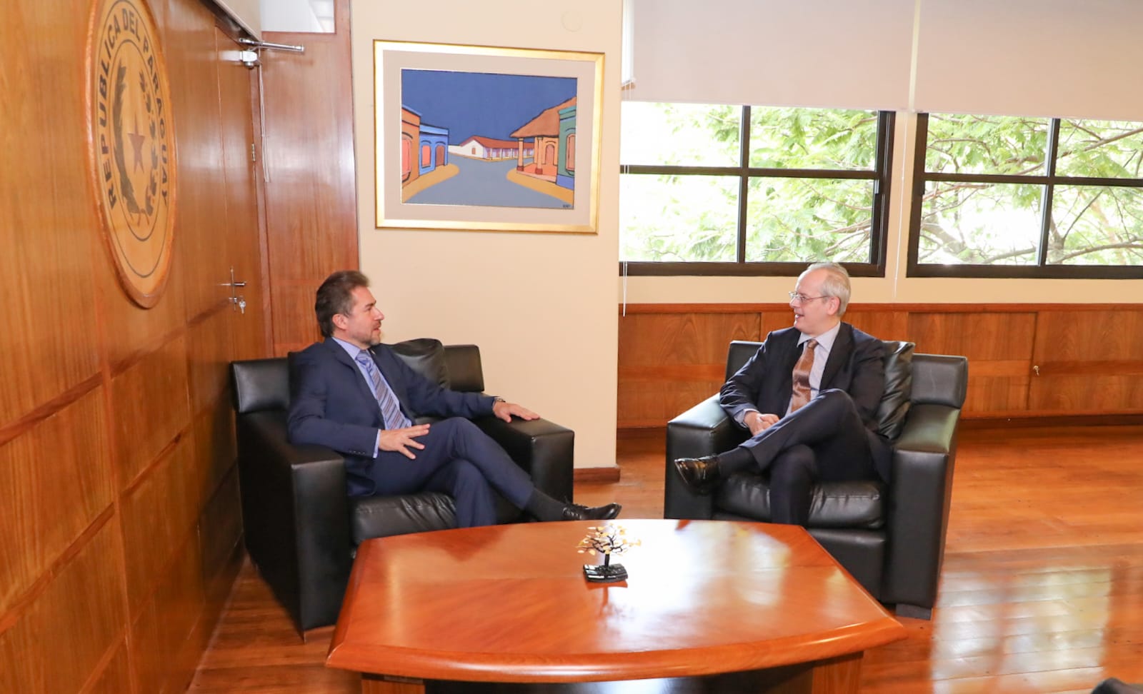 Campanini realizó visita de cortesía al ministro del MIC, Luis Castiglioni. (Gentileza-Radio Nacional)