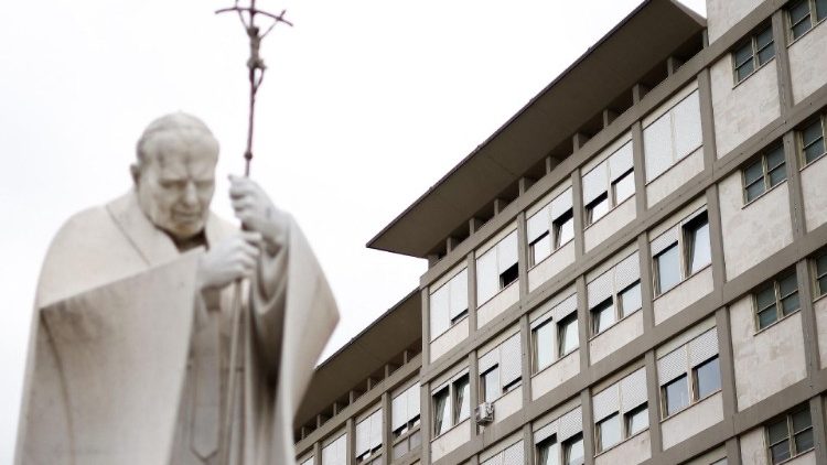 El ingreso al Hospital Gemelli de Roma. Foto: Vatican News