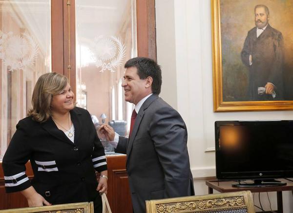 Lilian Samaniego con Horacio Cartes. Foto: ANR