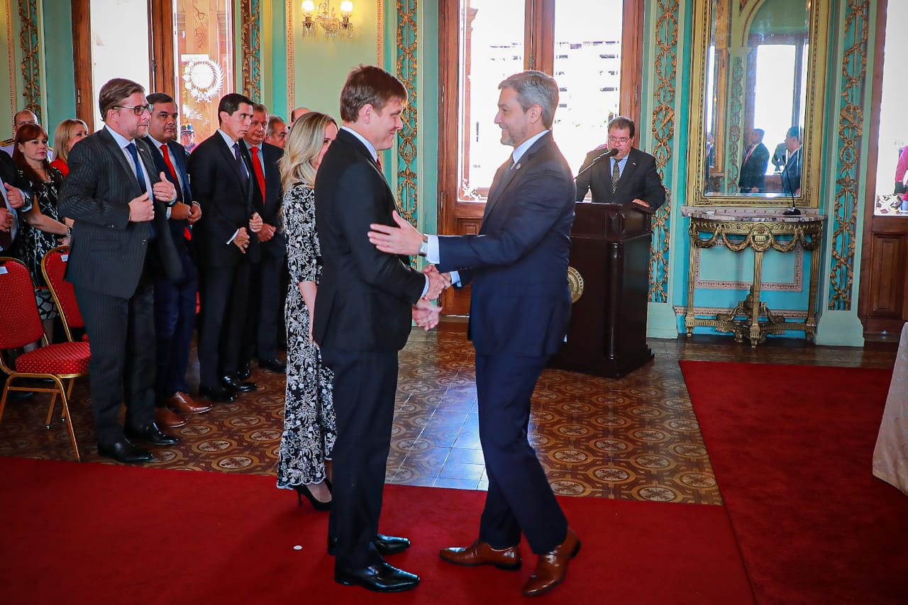 Juan Manuel Brunetti jura como embajador ante Uruguay. Foto: Gentileza