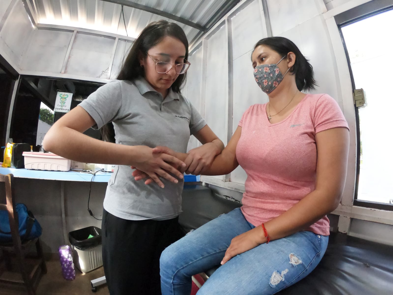 Servicio de fisioterapia y rehabilitación sin costo para la ciudadanía. Foto: Gentileza.