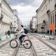 Ciclista en Bruselas en un domingo sin autos. Foto: DW