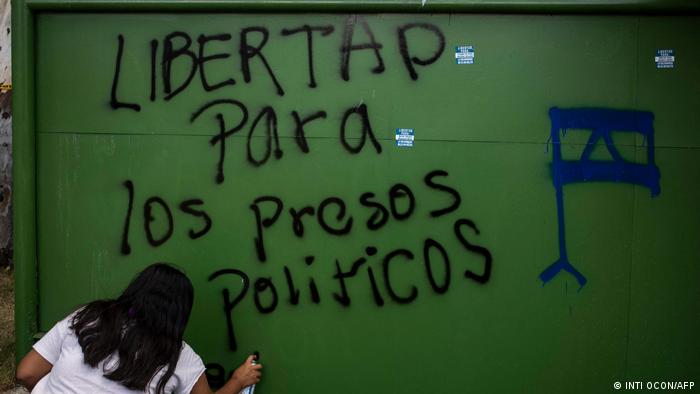 Exigen libertad de presos políticos. Foto: DW.