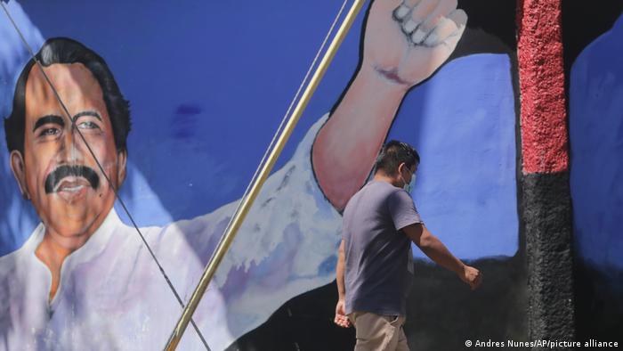 Mural con la figura de Daniel Ortega, presidente de Nicaragua, en Managua. Foto: DW