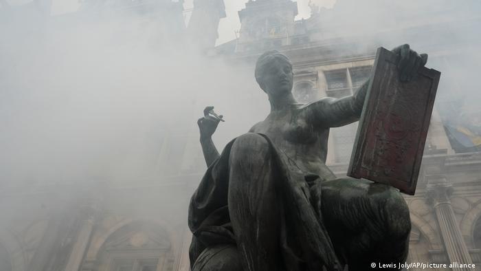 La reforma de pensiones ha generado desde hace tres meses una intensa agitación política y una ola de protestas sociales en Francia. Foto: DW