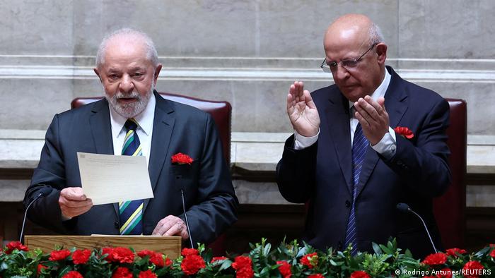 Lula da Silva (izq.) visita el Parlamento de Portugal. Foto: DW