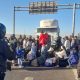 Migrantes varados cerca de Tacna, Perú, en la frontera con Chile. Foto: DW