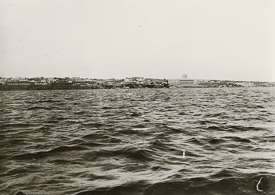 Asunción, 1894. La ciudad vista desde el Río Paraguay. © Auguste François