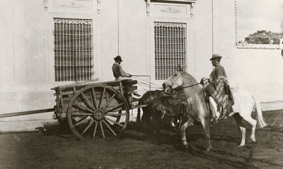 Asunción, 1894. Calle España: carro y jinete en el barro © Auguste François