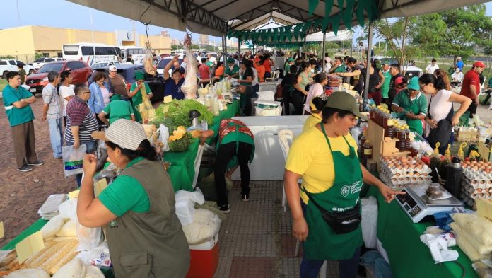 Feria en la Costanera de Asunción. Foto: Gentileza.