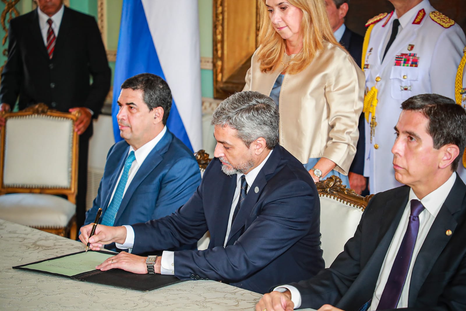 Hugo Velázquez, Mario Abdo Benítez y Federico González. Foto: Gentileza