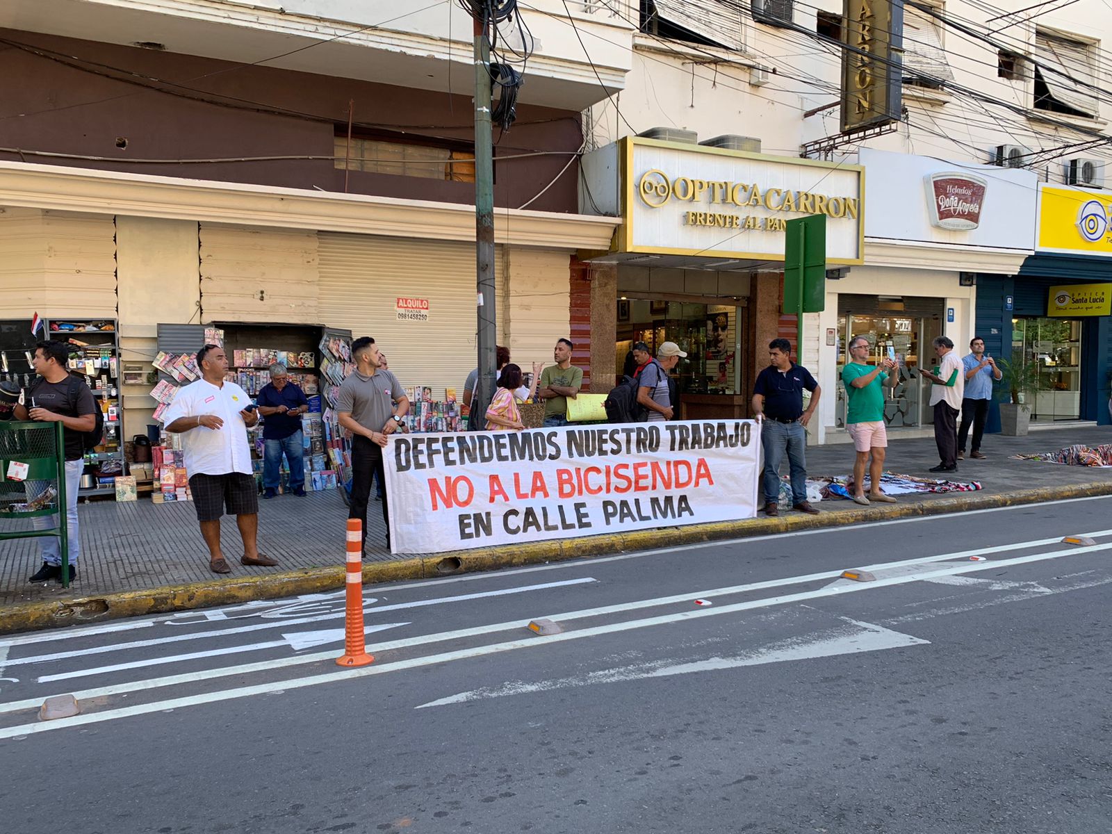 Los manifestantes reclaman la bicisenda. Foto: @rnpy920am